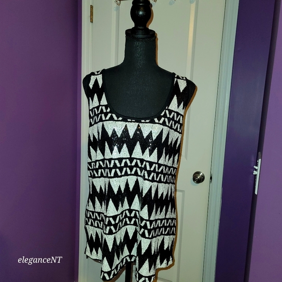 Rue21 Tops - Rue21 Black/White Pattern sequence Tank Top Sz: XL NWT